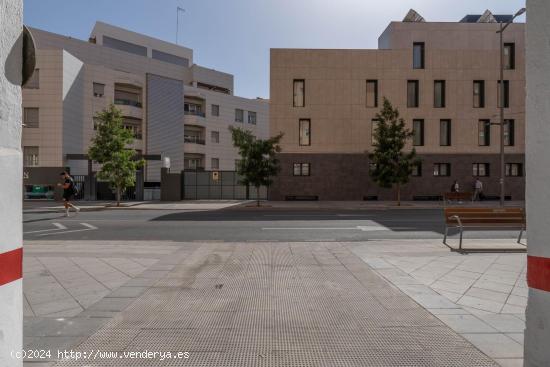 Amplia plaza de aparcamiento en Arabial - GRANADA