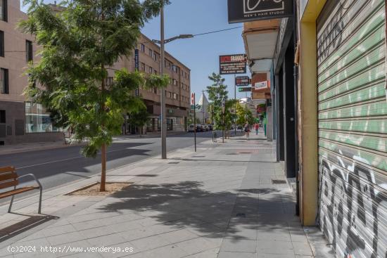 Amplia plaza de aparcamiento en Arabial - GRANADA