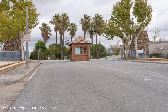 VENTA DE PARCELA EN LA URBANIZACIÓN CAÑADAS DEL PARQUE - GRANADA