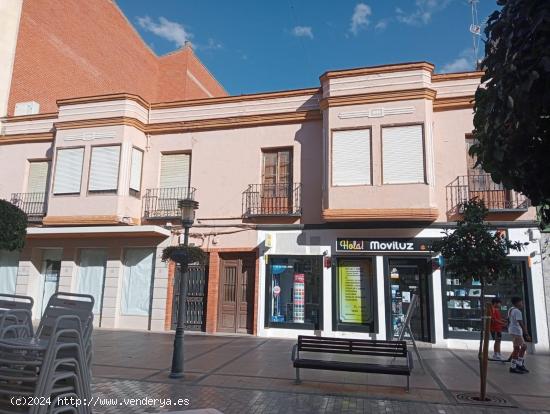 SE VENDE DOS CASAS JUNTAS EN CALLE EMILIO CASTELAR , FRENTE CASINO DE ALCAZAR DE SAN JUANDE ALCAZAR 