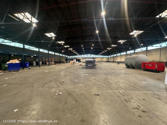 GRAN NAVE INDUSTRIAL DE 4.000M2 EN EL POLÍGONO SON CASTELLÓ - BALEARES