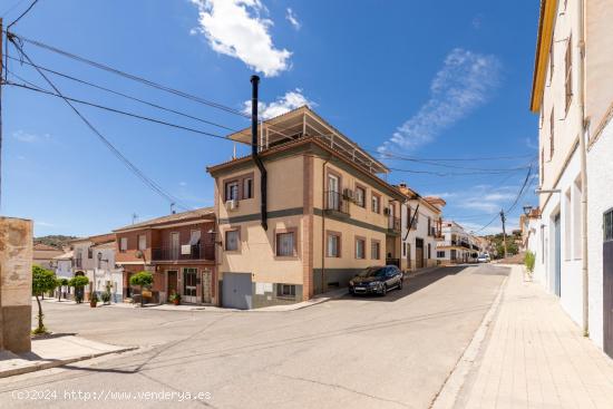 CASA EN ARENAS DEL REY 3 PLANTAS Y SEMISÓTANO - GRANADA