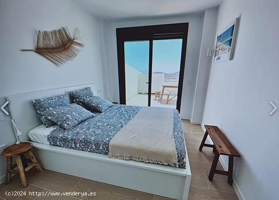 Seminuevo apartamento de 3 dormitorios con vistas al mar - ALICANTE