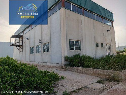 Nave y terreno industrial en venta en el Polígono de Benejama - ALICANTE