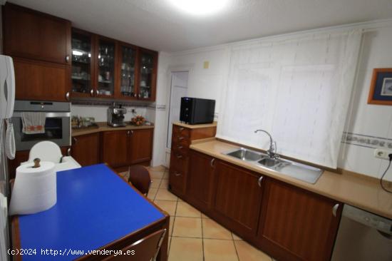 APARTAMENTO DE 3 DORMITORIOS JUNTO A LA PLAZA DEL AYUNTAMIENTO - ZONA TORREVIEJA - - ALICANTE