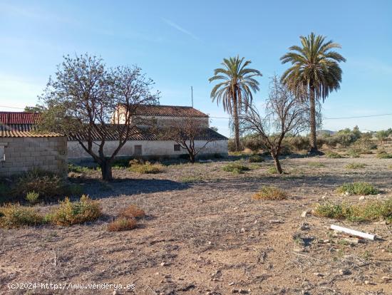 CORTIJO CON TERRENO Y ALMACENES JUNTO A LORCA Y PUERTO LUMBRERAS - MURCIA