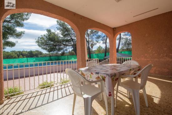 Chalet independiente en una planta con 38.000 m2 de terreno rustico en Lliria - VALENCIA