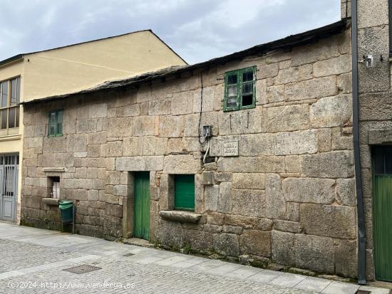  CASA CON TERRENO DE 1200M2 PARA REFORMAR A 1KM DE LA ESTACIÓN DE AVE - ORENSE 