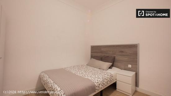 Habitación elegante y confortable en un apartamento de 5 dormitorios en Camins al Grau - VALENCIA