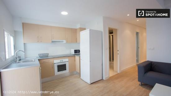 Habitación elegante y confortable en un apartamento de 5 dormitorios en Camins al Grau - VALENCIA