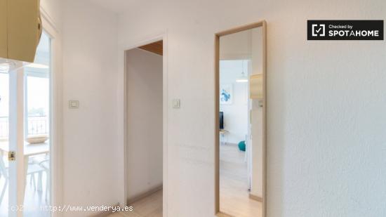 Se alquila apartamento de 2 habitaciones en San Martín - BARCELONA