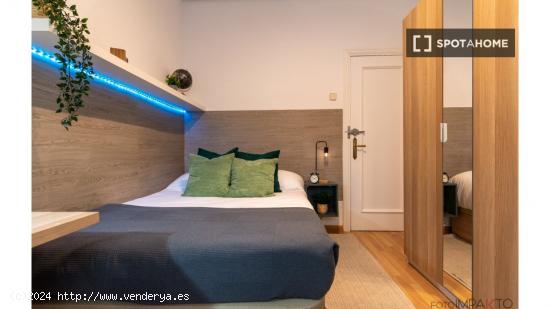 ¡Habitaciones en alquiler en un apartamento de 5 habitaciones en Madrid! - MADRID