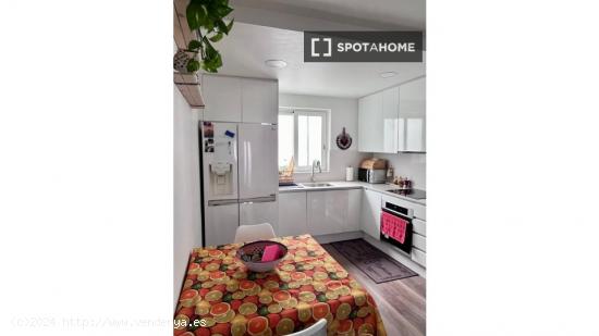 Habitación en piso compartido en barcelona. - BARCELONA