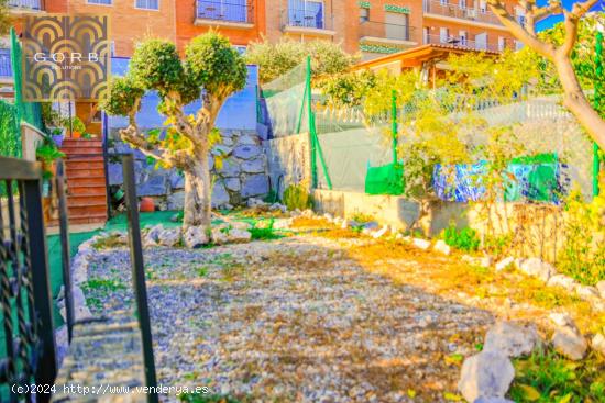 ESPECTACULAR CASA COM JARDÍN A POCOS METROS DE PLAZA ITALIA VIA EUROPA - BARCELONA