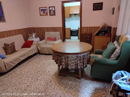 CASA CON PATIO Y TERRAZA EN  BARRIO SAN ISIDRO - ALBACETE