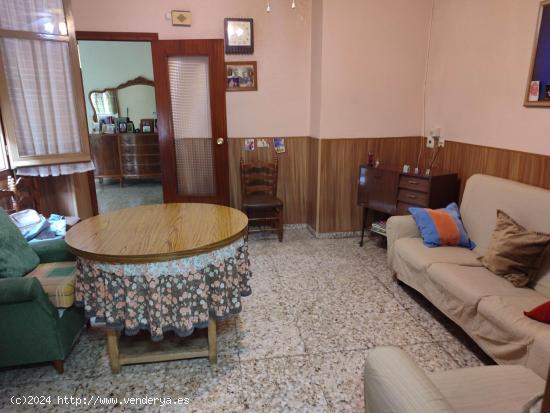 CASA CON PATIO Y TERRAZA EN  BARRIO SAN ISIDRO - ALBACETE