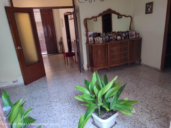 CASA CON PATIO Y TERRAZA EN  BARRIO SAN ISIDRO - ALBACETE