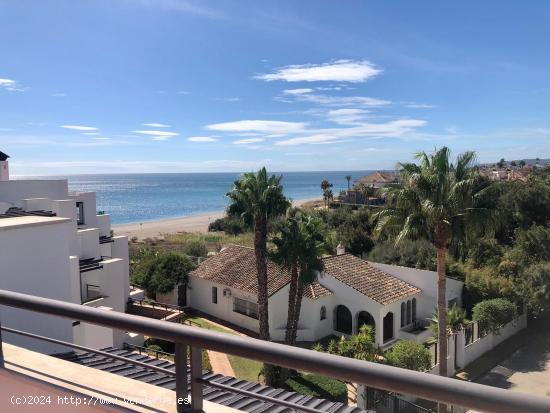 FANTASTICO ATICO EN PRIMERA LINEA DE PLAYA CON VISTAS A LA BAHIA - MALAGA