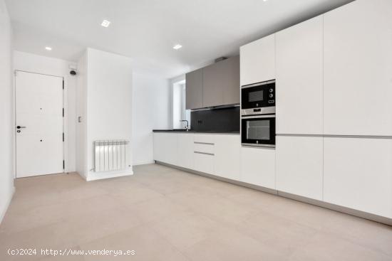 Fantástico piso de 3 habitaciones RECIÉN REFORMADO en plena Avenida de los Toreros - MADRID