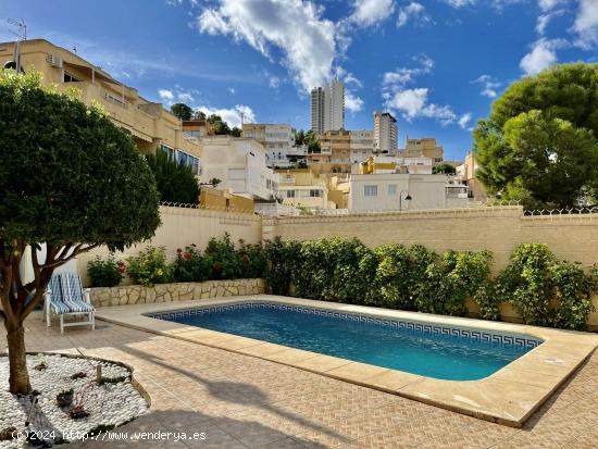 VENTA DE UNA VILLA EN BENIDORM  - ALICANTE