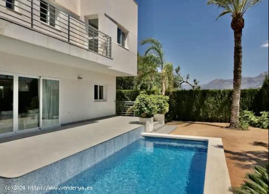 SE VENDE UNA VILLA EN ALBIR - ALICANTE