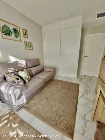 SE VENDE UNA CASA INDEPENDIENTE EN BALCÓN DE FINESTRAT - ALICANTE