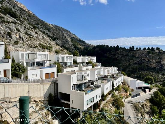 SE VENDE UNA VILLA EN ALTEA LA VELLA - ALICANTE