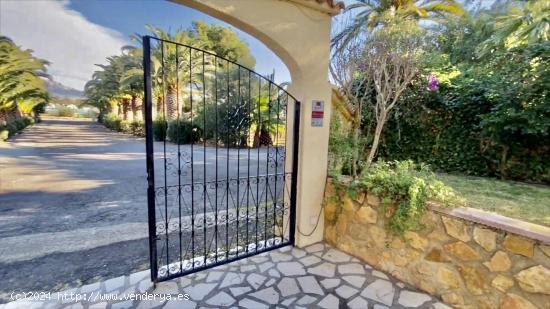 SE VENDE UNA VILLA EN ALFÀS DEL PI - ALICANTE