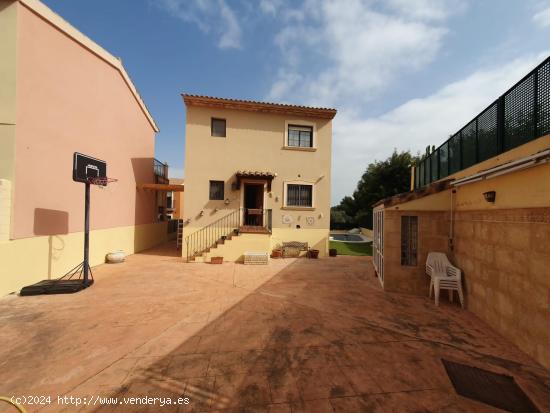 SE VENDE UN CHALET INDEPENDIENTE EN ALFAS DEL PI - ALICANTE