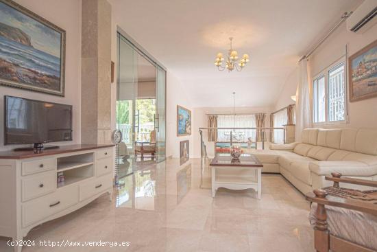 SE VENDE UNA VILLA EN ALTEA LA VELLA - ALICANTE