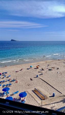 SE VENDE AMPLIO PISO CON VISTAS AL MAR EN BENIDORM - ALICANTE