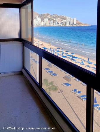 SE VENDE AMPLIO PISO CON VISTAS AL MAR EN BENIDORM - ALICANTE