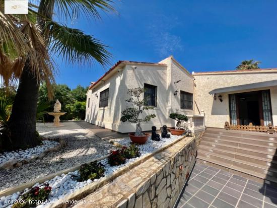 SE VENDE VILLA EN LA ZONA PRIVILEGIADA DE ALBIR - ALICANTE