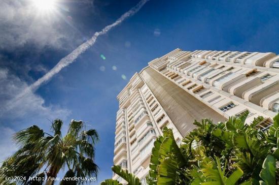  SE VENDE PISO EN LA PRIMERA LÍNEA DE LA PLAYA PONIENTE, BENIDORM - ALICANTE 