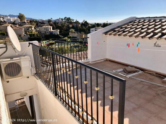 SE VENDE UN CHALET PAREADO EN LA NUCIA - ALICANTE