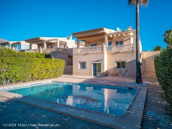 SE VENDE EL CHALET INDEPENDIENTE EN LA NUCIA - ALICANTE