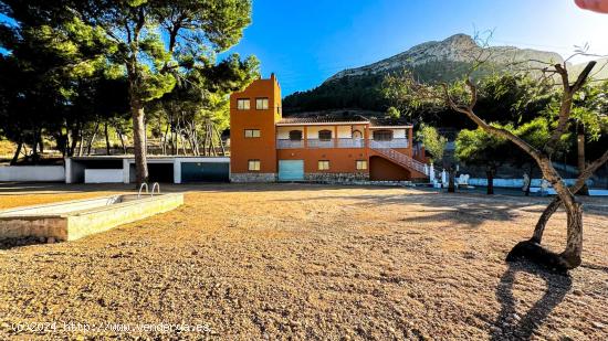 SE VENDE VILLA EN FINESTRAT, OPORTUNIDAD DE INVERSION 390M2, PARCELA 4 343M2 - ALICANTE