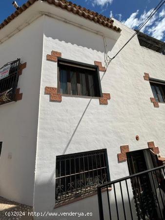 SE VENDE LA CASA EN PUEBLO DE ALTEA - ALICANTE