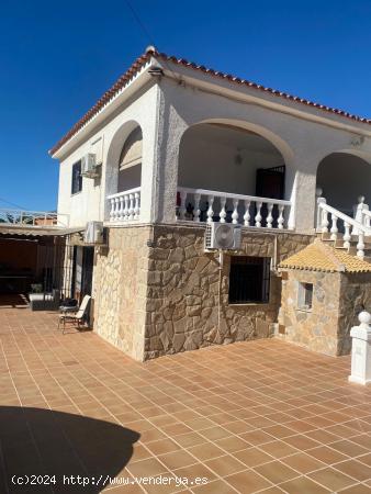 SE VENDE UNA CASA EN EL ALBIR - ALICANTE