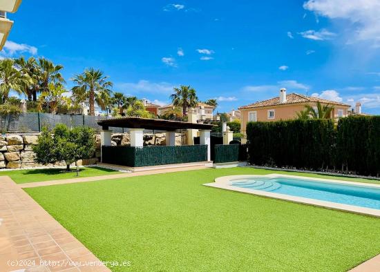 CHALET EN VENTA EN SIERRA CORTINA - ALICANTE