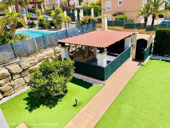 CHALET EN VENTA EN SIERRA CORTINA - ALICANTE