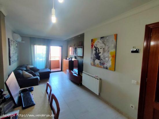 PISO CON PARQUING Y TRASTERO EN VENTA - BARCELONA