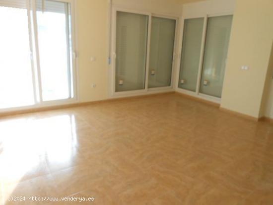 DUPLEX CON PISCINA, DOS PARQUINGS Y TRASTERO EN ALQUILER - BARCELONA