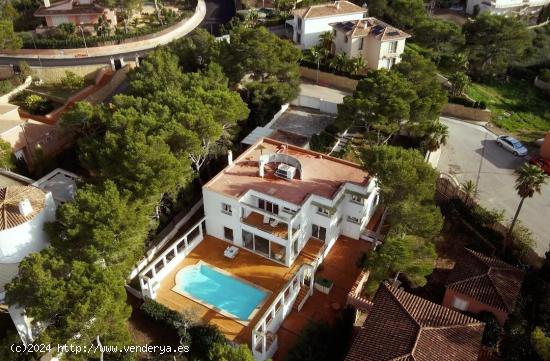 Villa junto al acantilado en Bahia Azul - BALEARES