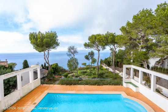 Villa junto al acantilado en Bahia Azul - BALEARES