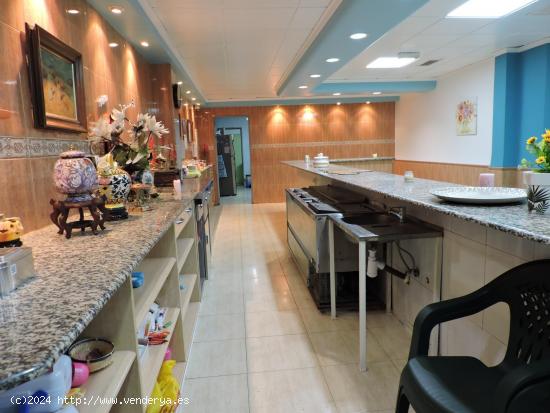 BAR-CAFETERIA LISTA PARA TRABAJAR Y CON LICENCIA EN VIGOR EN ALCOY - ALICANTE