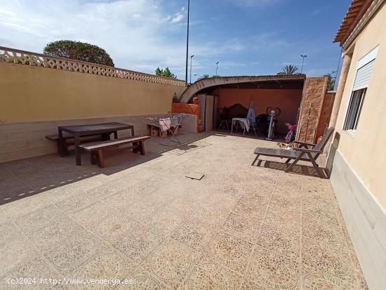 AMPLIO BUNGALOW CON URBANIZACION Y GARAJE EN ZONA HAYGON DE SAN VICENTE DEL RASPEIG - ALICANTE