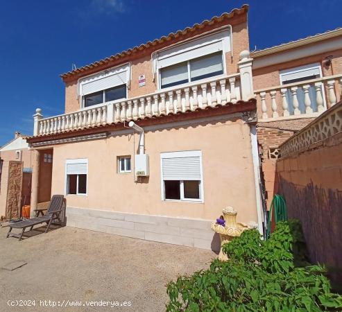 AMPLIO BUNGALOW CON URBANIZACION Y GARAJE EN ZONA HAYGON DE SAN VICENTE DEL RASPEIG - ALICANTE