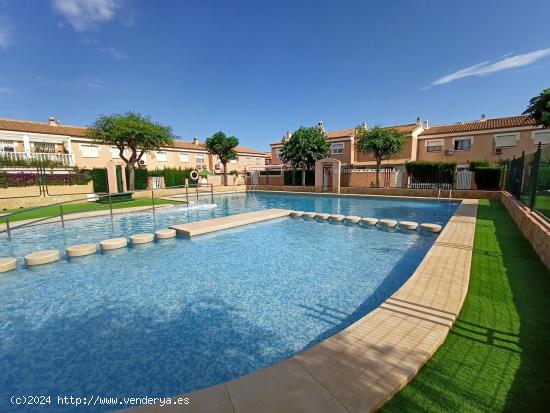 AMPLIO BUNGALOW CON URBANIZACION Y GARAJE EN ZONA HAYGON DE SAN VICENTE DEL RASPEIG - ALICANTE