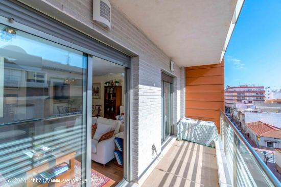 APARTAMENTO DE 3 DORMITORIOS 2 BAÑOS, GARAJE, EN CENTRO DE TORREVIEJA (ALICANTE) - ALICANTE